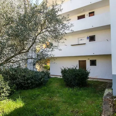 Apartment Nina - Two Bedroom With Two Balcony Near The