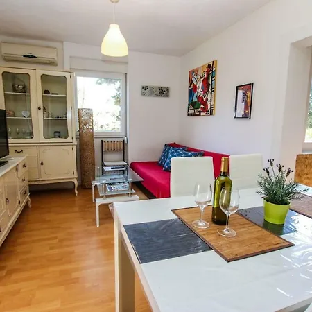 Apartment Nina - Two Bedroom With Two Balcony Near The