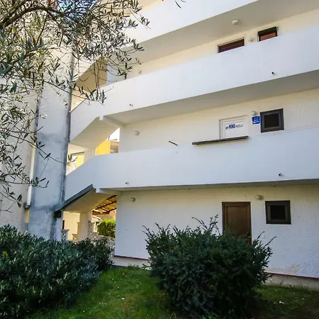 Nina - Two Bedroom With Two Balcony Near The * Porec
