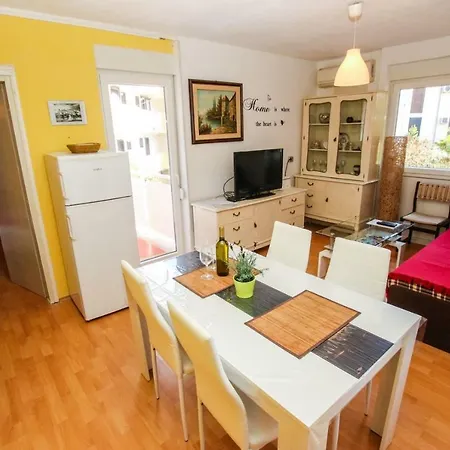 Nina - Two Bedroom With Two Balcony Near The Appartement *