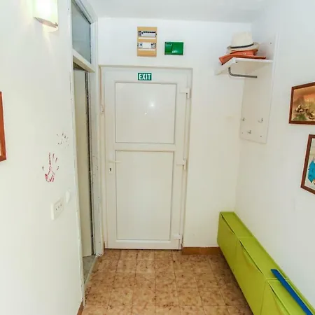 Nina - Two Bedroom With Two Balcony Near The Apartment Porec