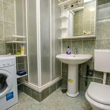 Nina - Two Bedroom With Two Balcony Near The Porec