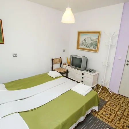 Nina - Two Bedroom With Two Balcony Near The Apartment *