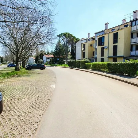 Nina - Two Bedroom With Two Balcony Near The * Porec