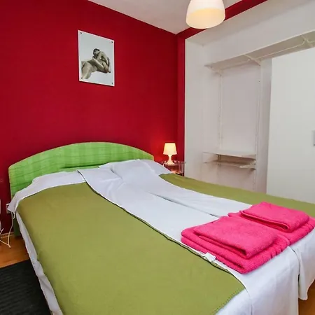 Nina - Two Bedroom With Two Balcony Near The Apartment