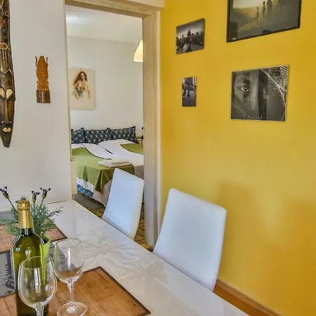 Nina - Two Bedroom With Two Balcony Near The
