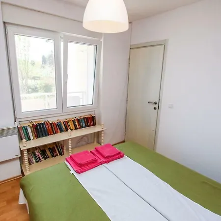 Nina - Two Bedroom With Two Balcony Near The Porec