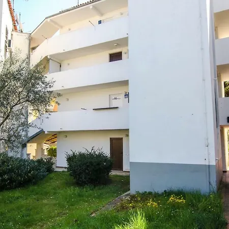 Apartment Nina - Two Bedroom With Two Balcony Near The Porec